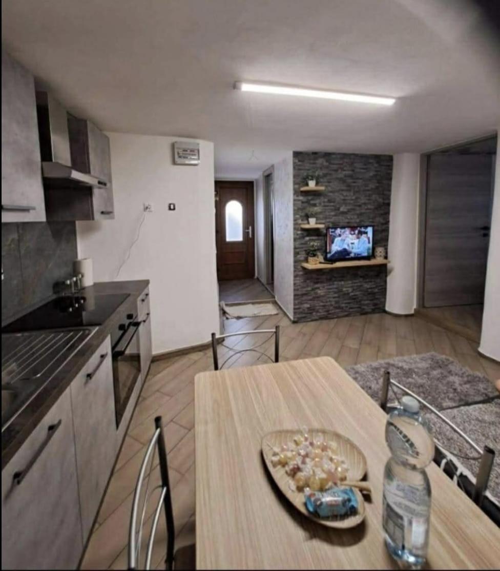 Appartamento Casa Jasmina Mezzano Esterno foto