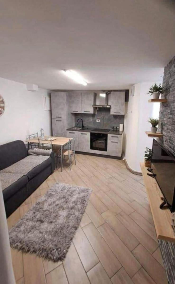 Appartamento Casa Jasmina Mezzano Esterno foto